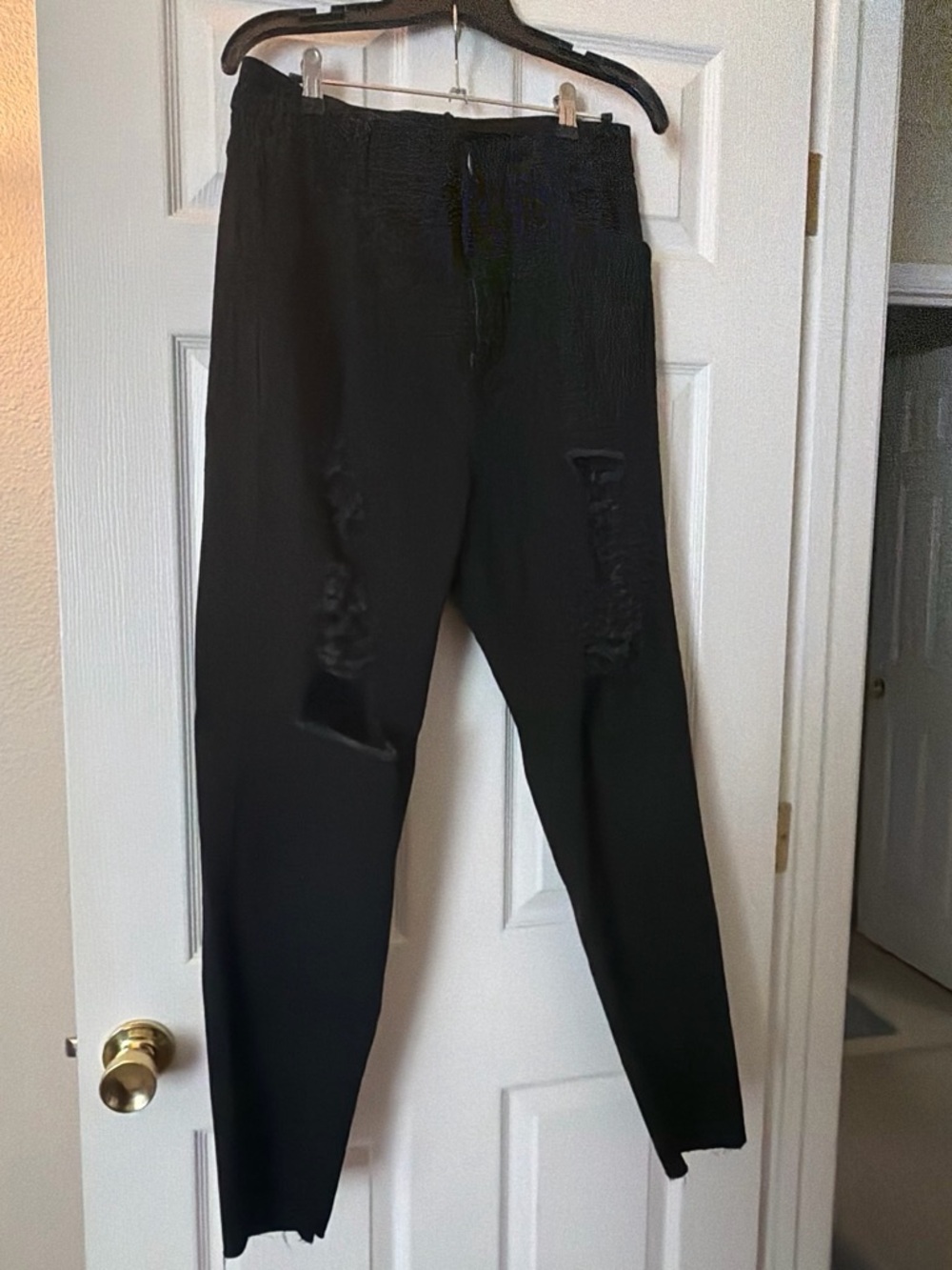 Women’s Black Distressed skinny jeans